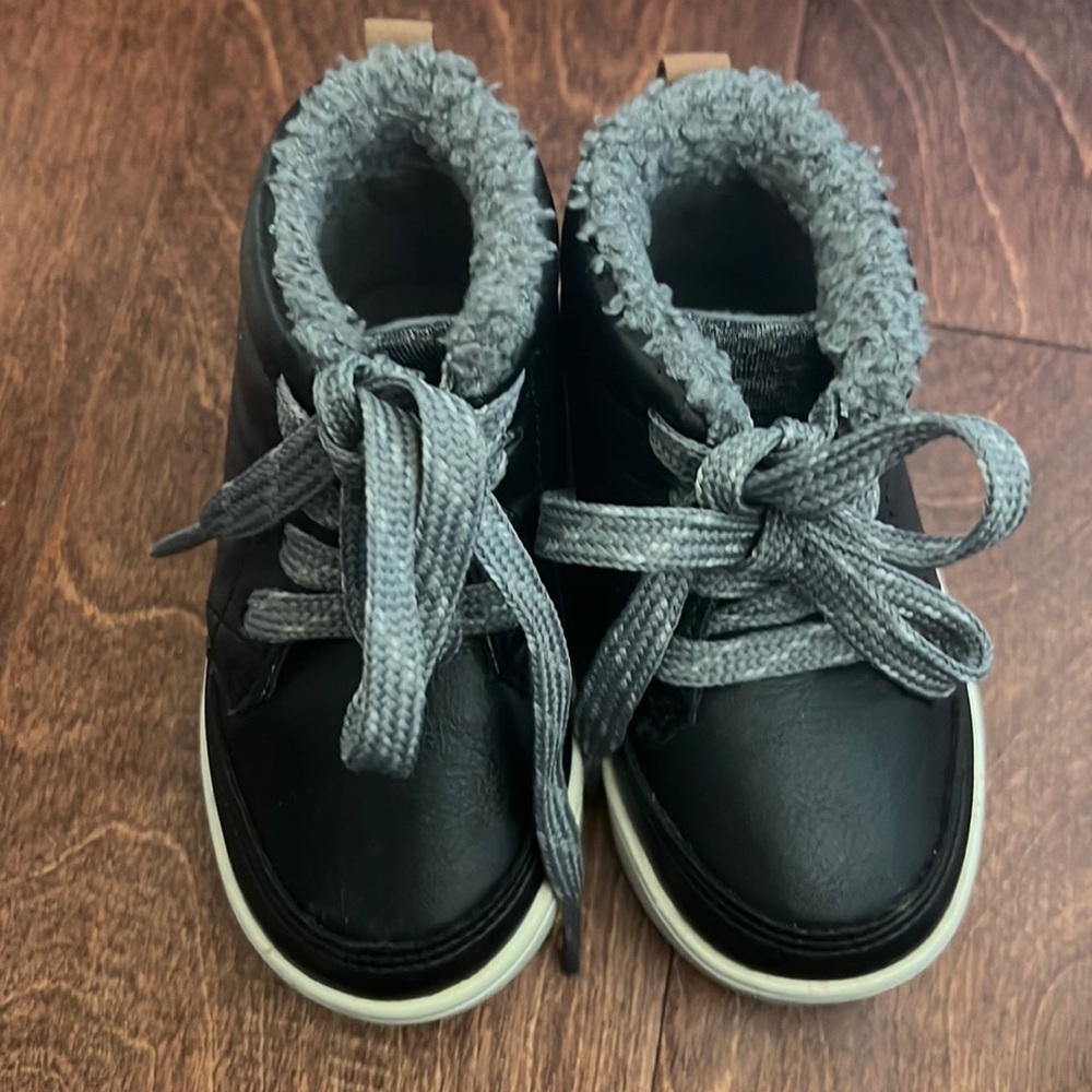 Oshkosh boy shoes
